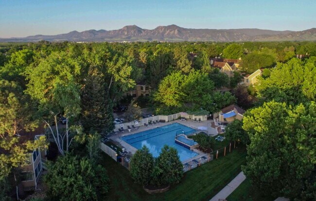 Building Photo - $2,195 - 1 Bed, 1 Bath Updated Lofted Cond...