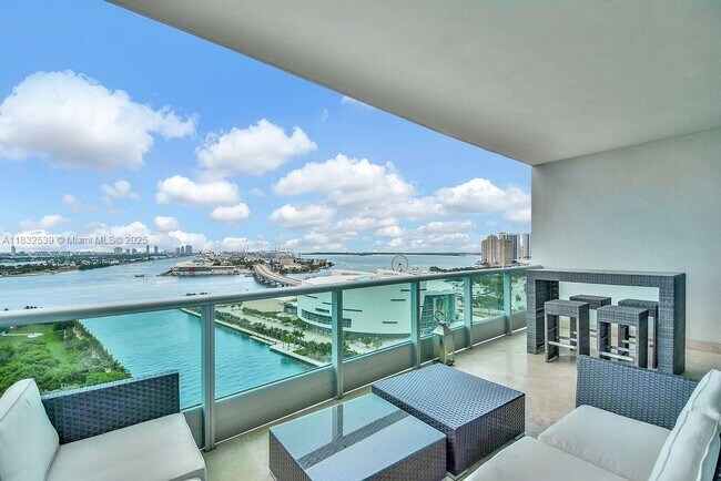 Building Photo - 900 Biscayne Blvd