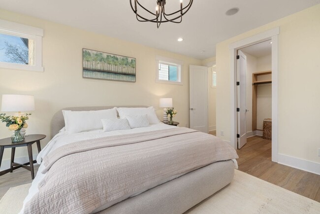 Building Photo - Modern 4-bedroom, 3 bathroom in the heart of Durham