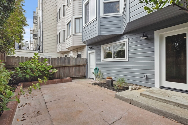 Building Photo - 3342 Broderick St