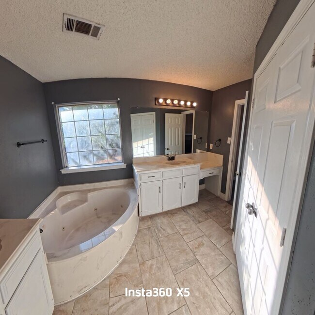 Building Photo - 1454 Cromwell Ct