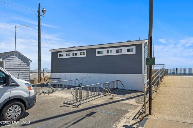 Building Photo - 167 4th Ave