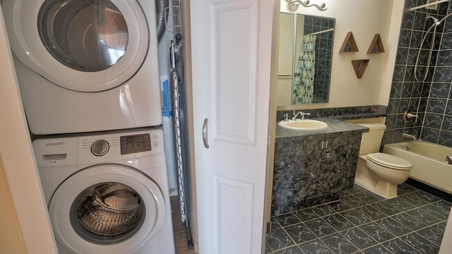 Building Photo - 720 Harmon Cove Tower