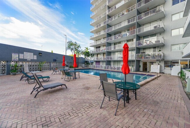 Building Photo - 1800 NW 24th Ave