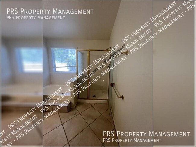 Building Photo - 617 S Golden Key St