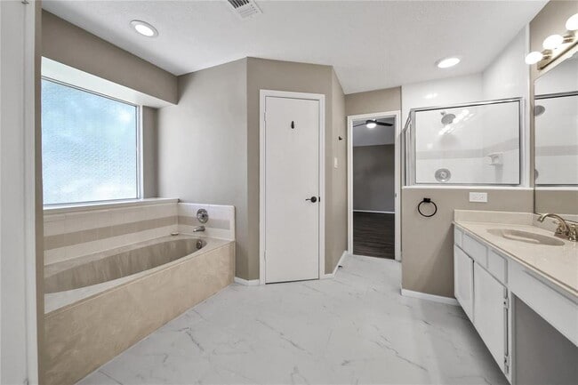 Building Photo - 23111 Red River Dr