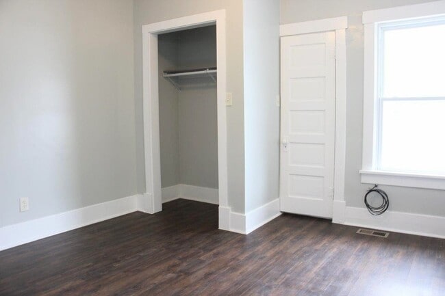 Building Photo - 2 Bedroom 1 Bath Home