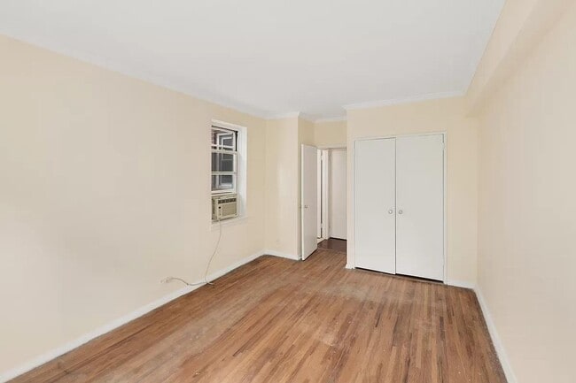 Building Photo - 640 W 231st St