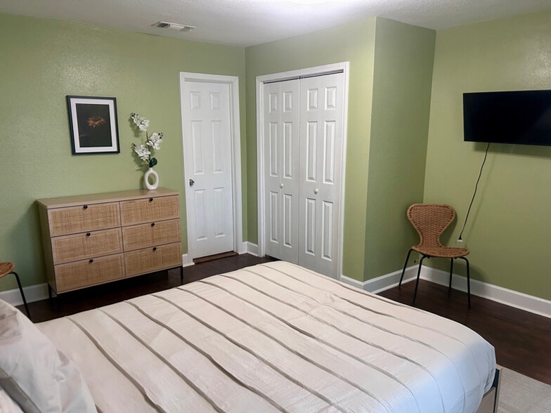 Building Photo - 222 Glass Ave