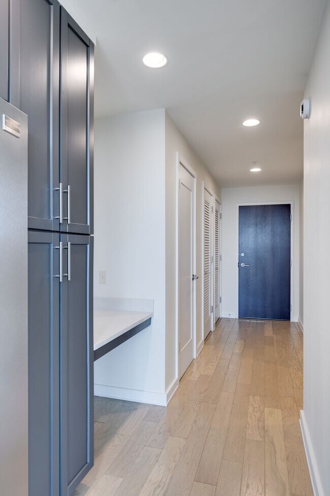 Building Photo - Beautiful 15th floor condo at TwelveTwelve