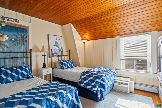 Building Photo - 94 Neptune Ave