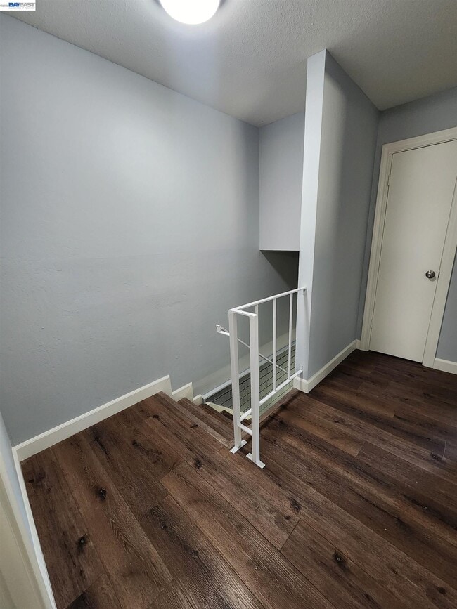 Building Photo - 4985 N Holt Ave