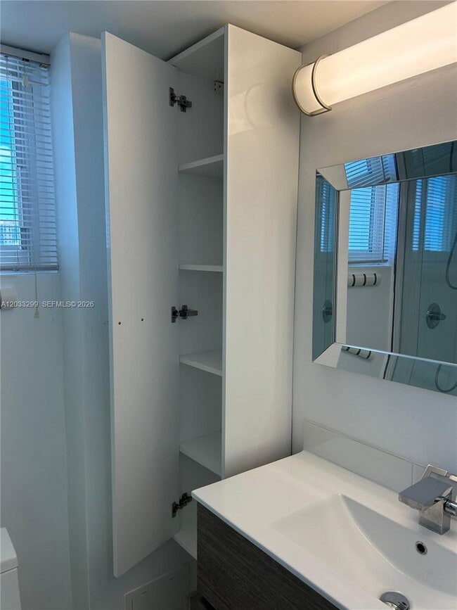 Building Photo - 1255 Collins Ave