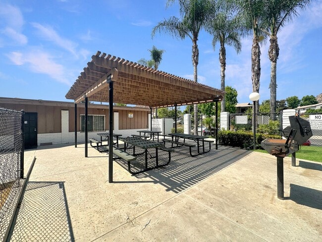 Building Photo - Charming 2BD/1BA Home in San Carlos W/ A/C...