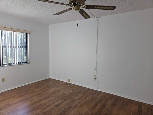 Building Photo - 5080 Locust St NE