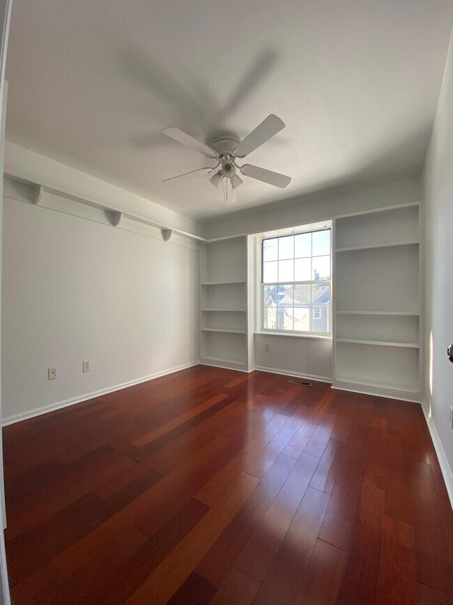 Building Photo - 2837 Dunbar Ave
