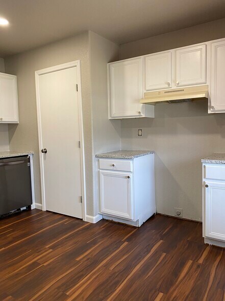 Building Photo - 6339 Aspen Farm