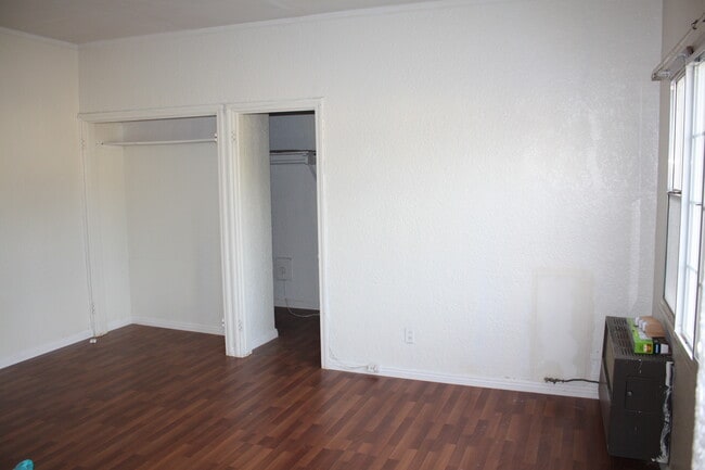 Building Photo - 606 Occidental N Blvd