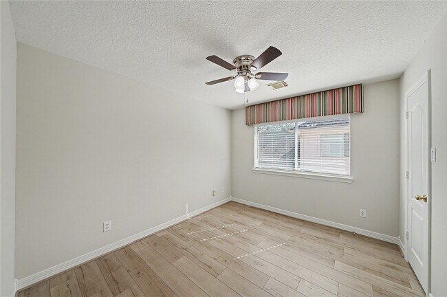 Building Photo - 5807 Bayberry Way