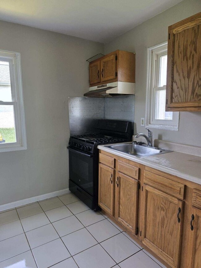 Building Photo - 464 Robinson Dr