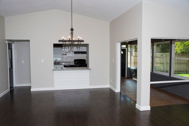 Building Photo - 1931 Tarpon Ct