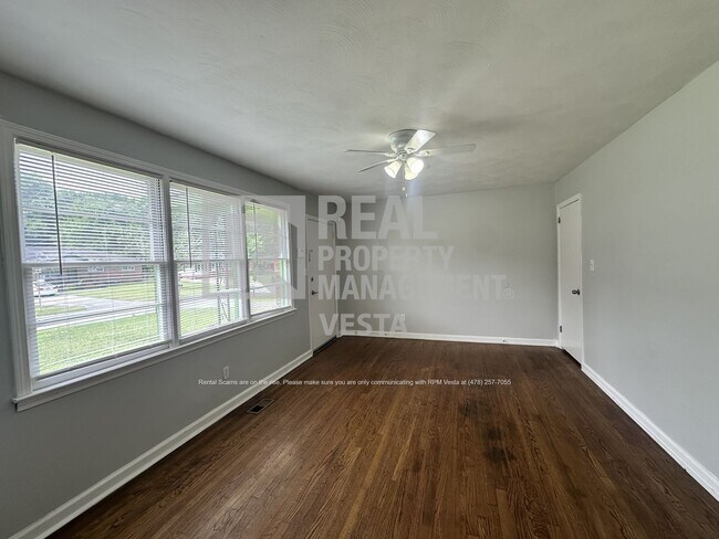 Building Photo - 3257 Ohara Dr S
