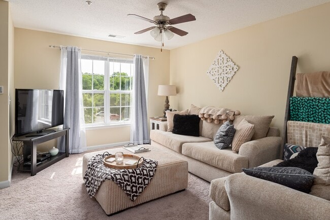 Building Photo - Hey Asheboro....1 Bedroom 1 Bath $1099/mo - $0-Deposit $0-Application