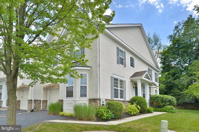 Building Photo - 200 Rolling Hill Dr
