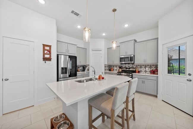 Building Photo - 7907 Starfish Arbor Dr