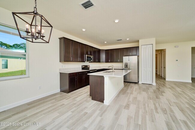 Building Photo - 5940 Manzanita Way