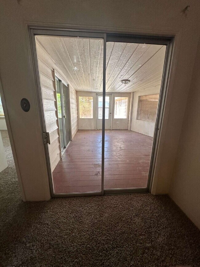 Building Photo - Charming 3 Bedroom, 2 Bath Home with Sunroom!