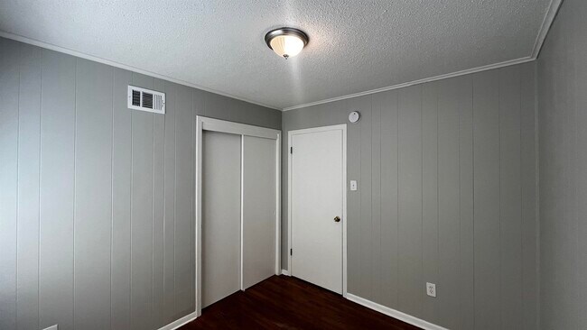 Building Photo - 2547 Courtney Dr