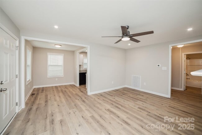 Building Photo - 27 Dorland Ave SW