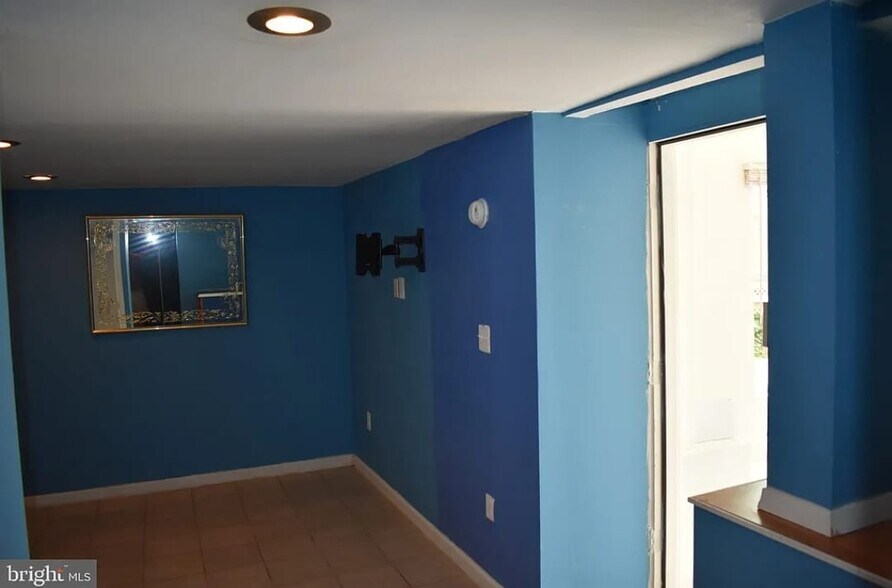 Building Photo - 6726 Jefferson Blvd