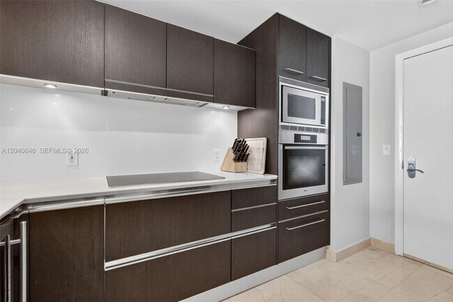 Building Photo - 17001 Collins Ave