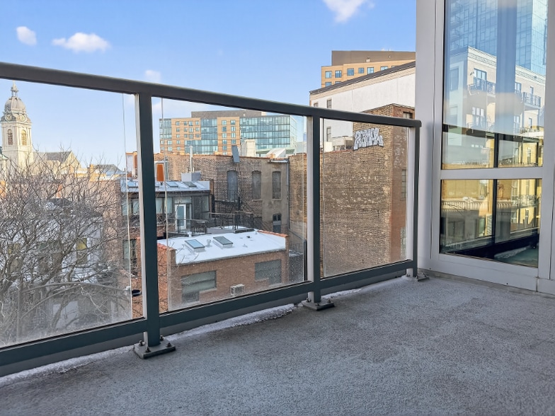 Building Photo - 736 N Aberdeen St