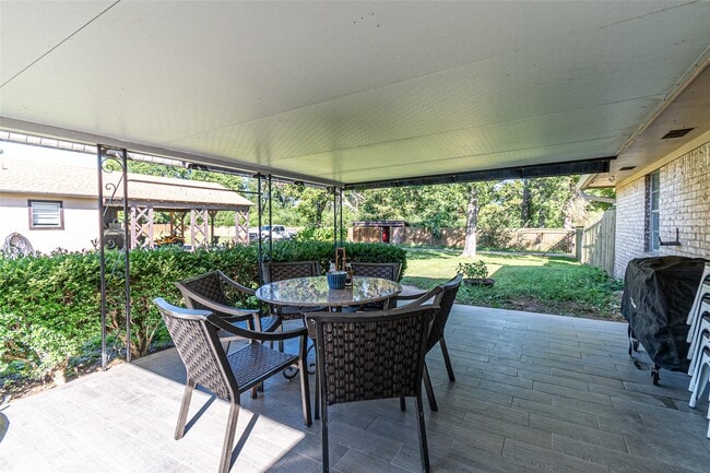 Building Photo - 635 W Church