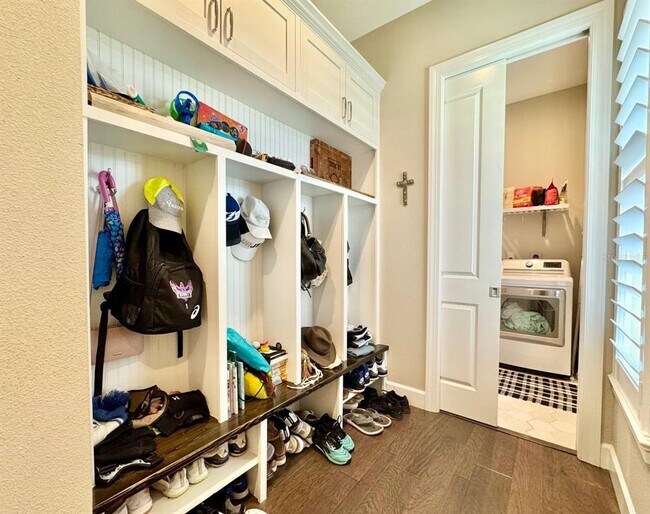 Building Photo - 10605 Sabella Dr