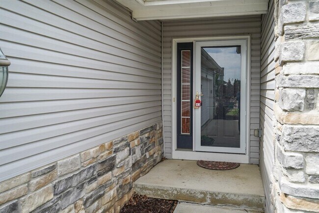 Building Photo - 276 Stone Glen Ct