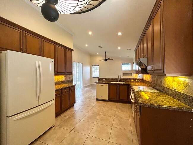 Building Photo - 7458 Via Luria