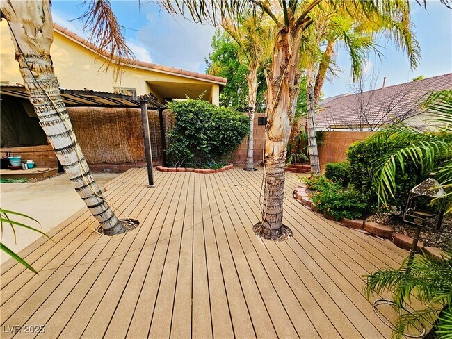Building Photo - 777 Valley Rise Dr