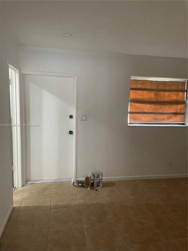 Building Photo - 2481 NW 13th Ct