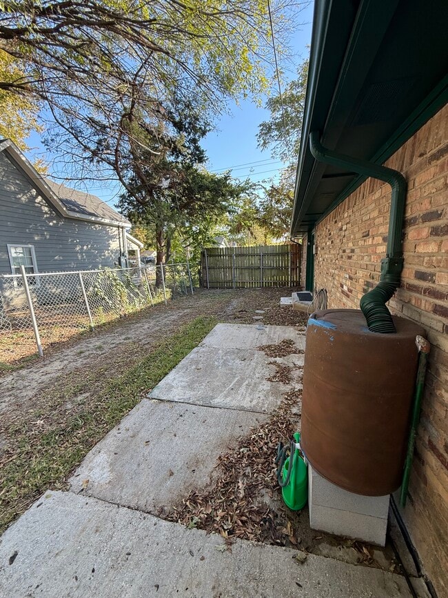 Building Photo - 207 E Kimbrough St