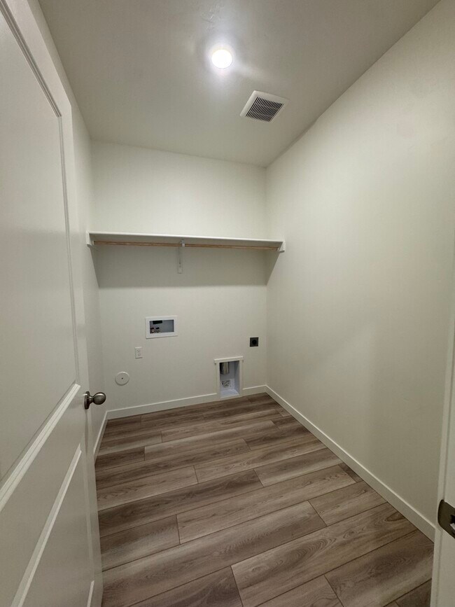 Building Photo - Bullhead