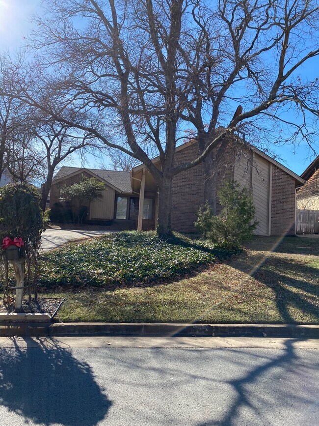 Building Photo - 2504 Tredington Way