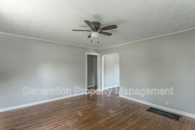 Building Photo - 5501 Rosemont Dr