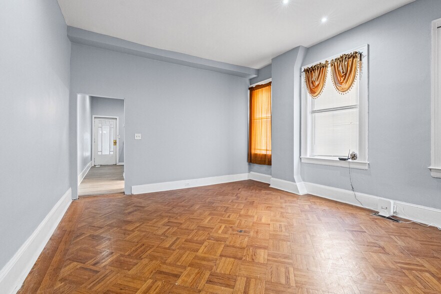 Building Photo - 3024 Auchentoroly Ter