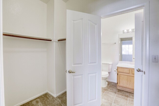 Building Photo - 2 bedroom condo with RARE attached 2 car g...