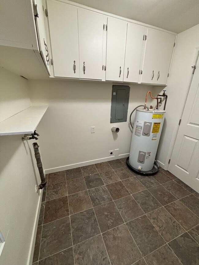 Building Photo - Adorable Renovated Single Family Home READY NOW