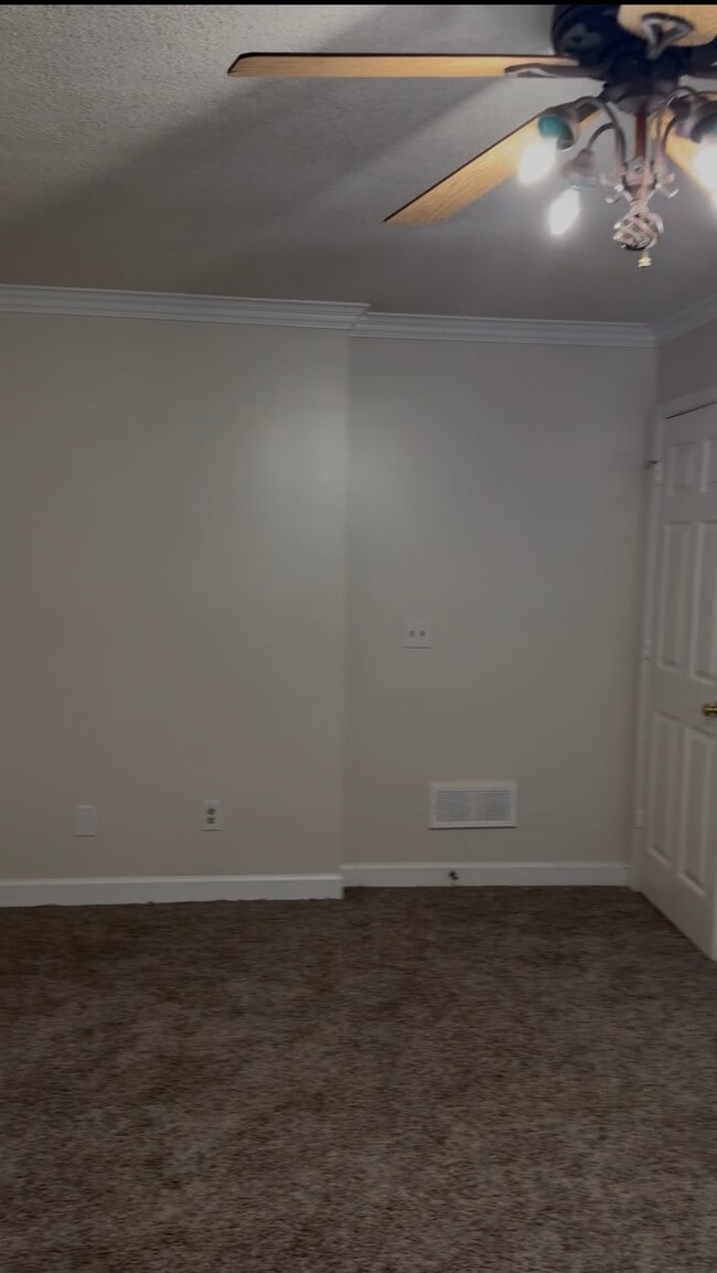 Building Photo - 1302 Farrington Way